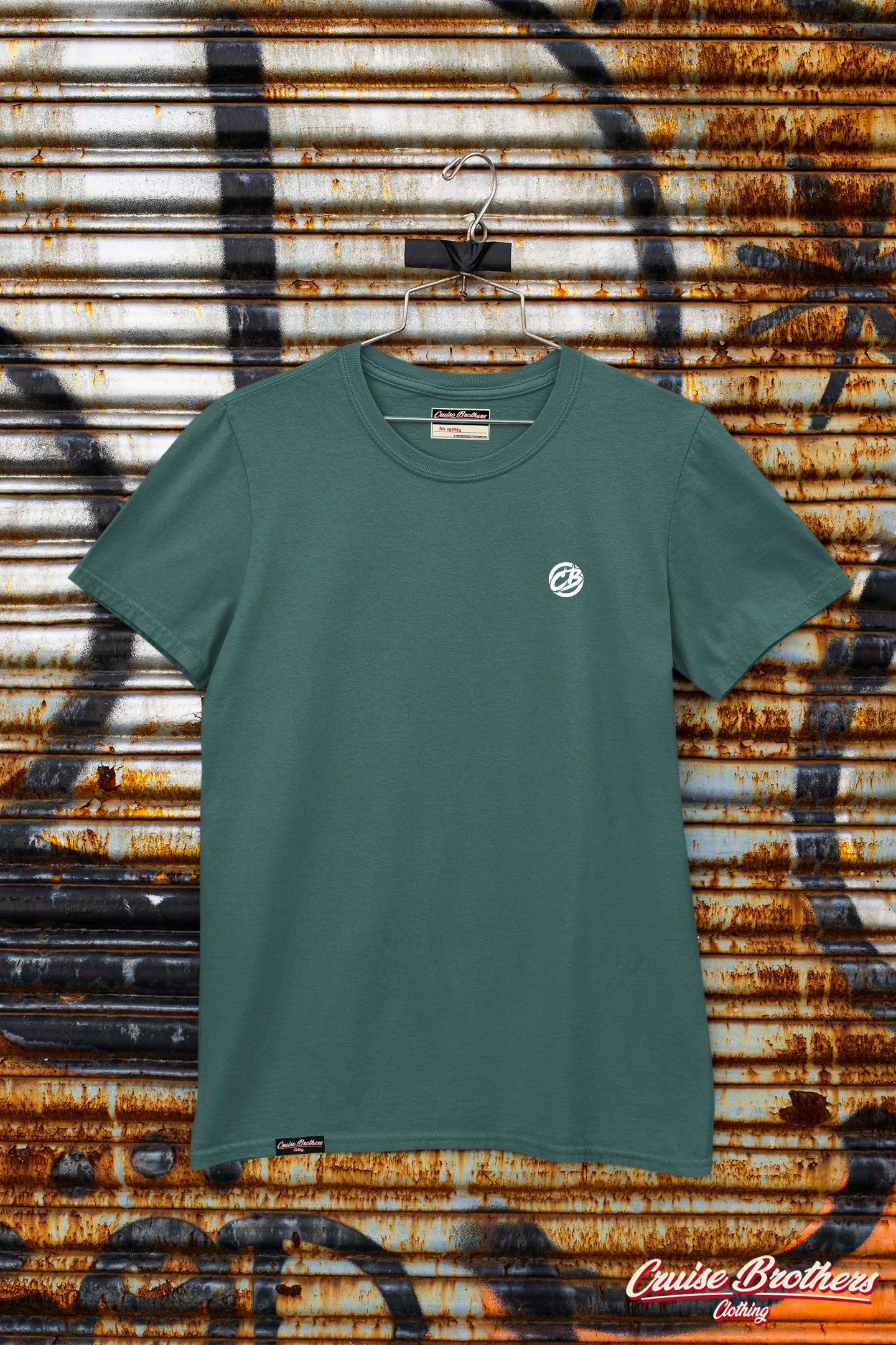 the classic Tshirt - Essential white on green